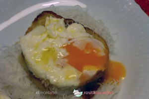 huevo en nido de bacon y fideos de arroz
