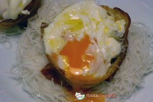 huevo en nido de bacon y fideos de arroz